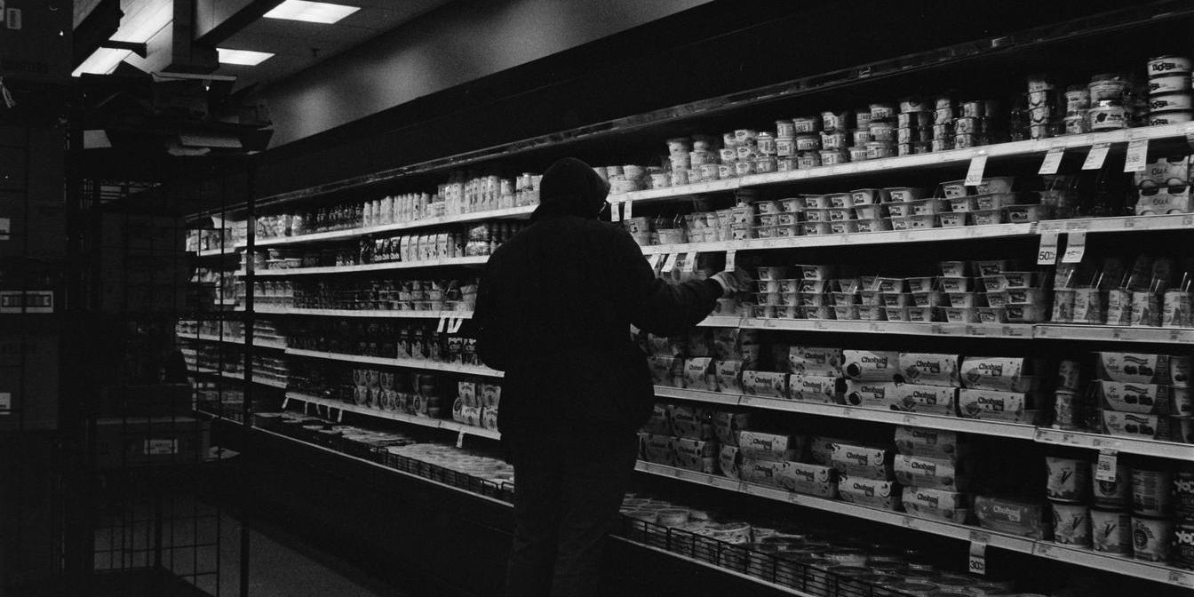 Reading the ingredient list and nutrition label on packaged dried fruit