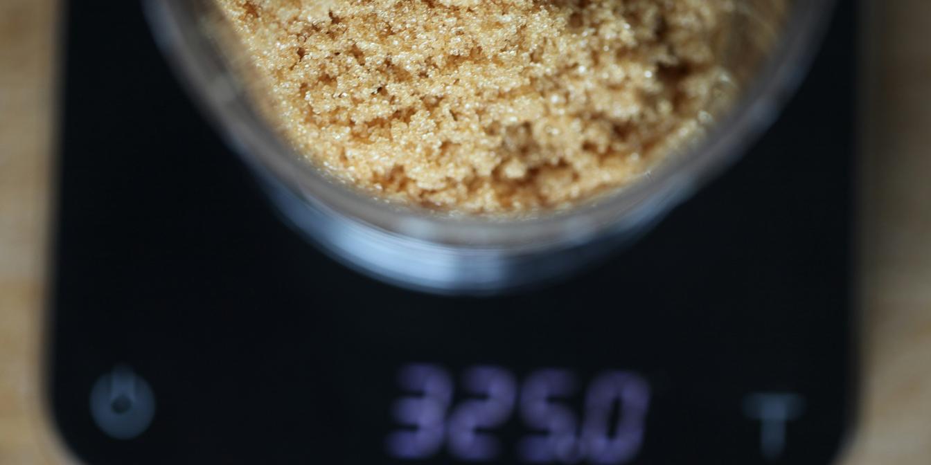 A practical visual example of approximately 50 grams of dried plums