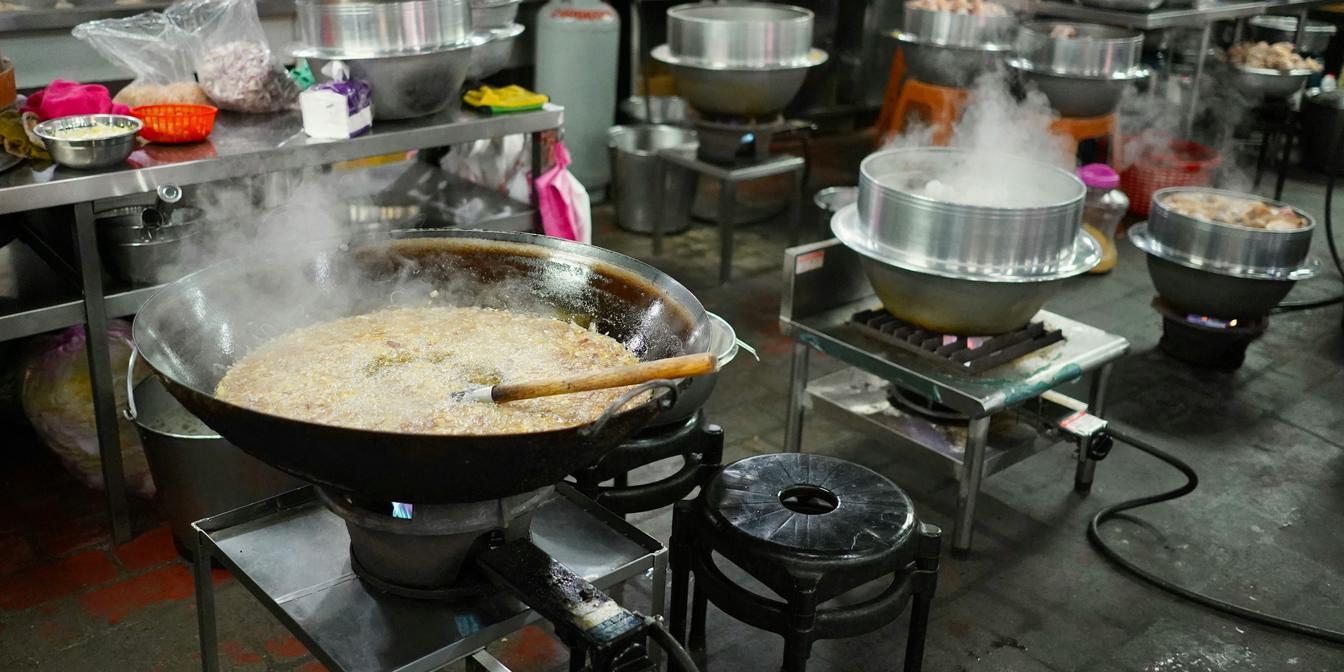 Long-grain rice varieties beside Persian steamed rice and golden tahdig