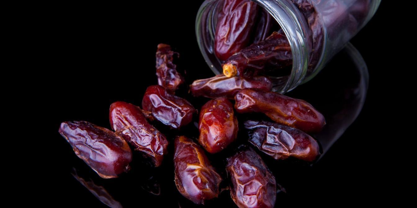 Plain pitted prunes measured by weight for a daily serving