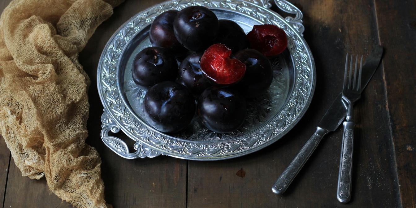 Visual comparison of conventional prunes and different dried-plum products